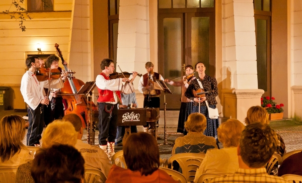 PERNŠTÝNSKÁ NOC - Atrium