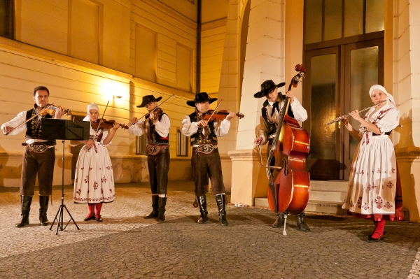 PERNŠTÝNSKÁ NOC - Atrium