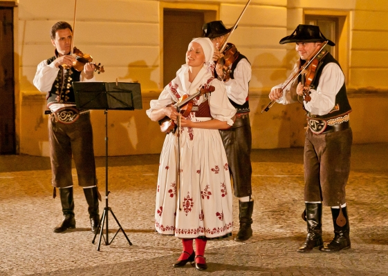 PERNŠTÝNSKÁ NOC - Atrium