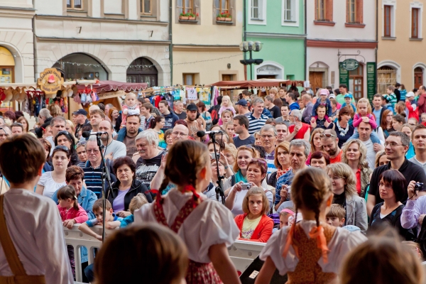 PERNŠTÝNSKÁ NOC - Vystoupení náměstí PERNŠTÝNSKÁ NOC - Vystoupení náměstí