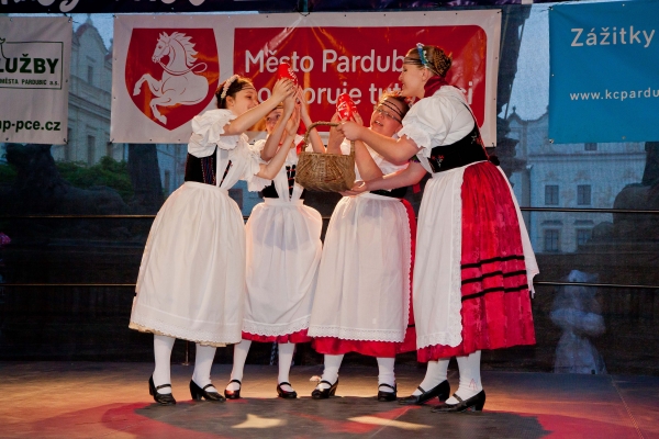 PERNŠTÝNSKÁ NOC - Vystoupení náměstí PERNŠTÝNSKÁ NOC - Vystoupení náměstí