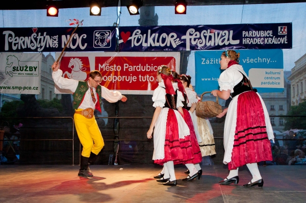 PERNŠTÝNSKÁ NOC - Vystoupení náměstí PERNŠTÝNSKÁ NOC - Vystoupení náměstí