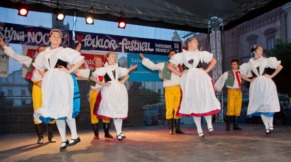 PERNŠTÝNSKÁ NOC - Vystoupení náměstí PERNŠTÝNSKÁ NOC - Vystoupení náměstí