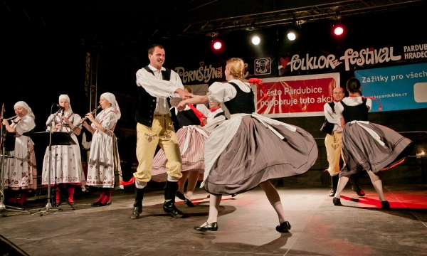 PERNŠTÝNSKÁ NOC - Vystoupení náměstí PERNŠTÝNSKÁ NOC - Vystoupení náměstí