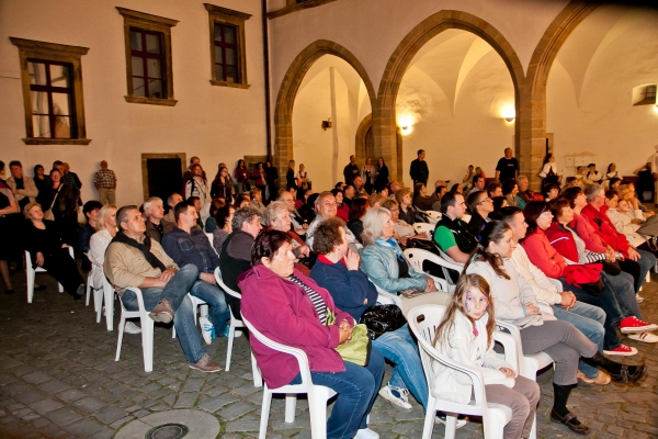 PERNŠTÝNSKÁ NOC - Zámek tanec