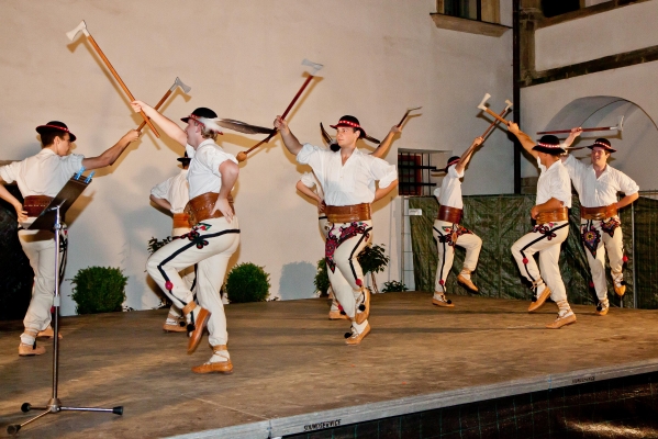 PERNŠTÝNSKÁ NOC - Zámek tanec