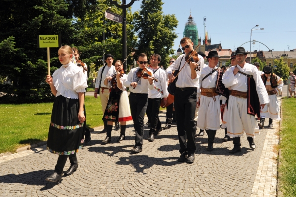 NA HRADECKÉM RYNKU