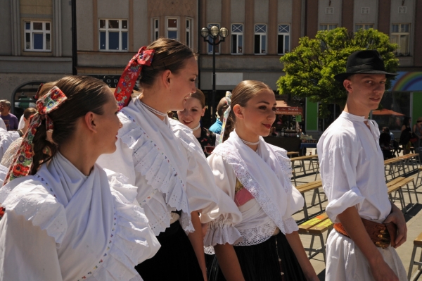 NA HRADECKÉM RYNKU NA HRADECKÉM RYNKU