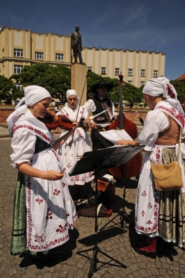 NA HRADECKÉM RYNKU