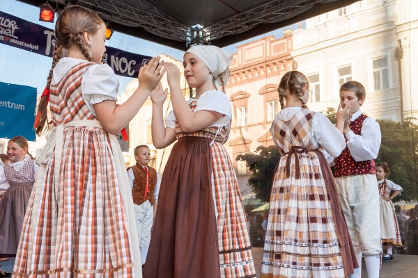PERNŠTÝNSKÁ NOC - Vystoupení náměstí PERNŠTÝNSKÁ NOC - Vystoupení náměstí