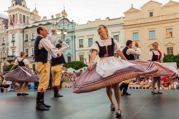 PERNŠTÝNSKÁ NOC - Vystoupení náměstí PERNŠTÝNSKÁ NOC - Vystoupení náměstí