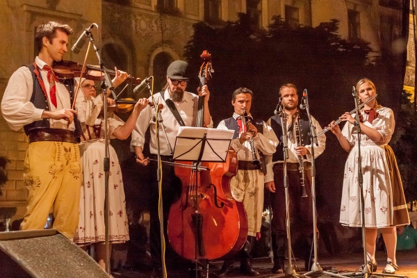 PERNŠTÝNSKÁ NOC - Vystoupení náměstí PERNŠTÝNSKÁ NOC - Vystoupení náměstí