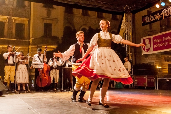 PERNŠTÝNSKÁ NOC - Vystoupení náměstí PERNŠTÝNSKÁ NOC - Vystoupení náměstí