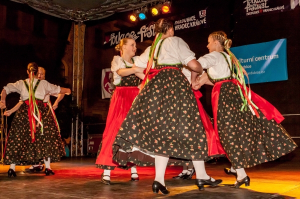 PERNŠTÝNSKÁ NOC - Vystoupení náměstí PERNŠTÝNSKÁ NOC - Vystoupení náměstí