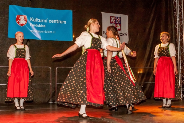 PERNŠTÝNSKÁ NOC - Vystoupení náměstí PERNŠTÝNSKÁ NOC - Vystoupení náměstí