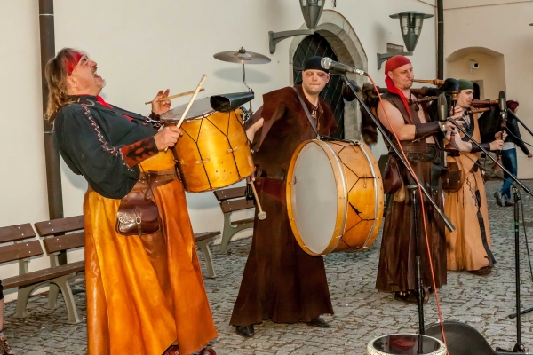 PERNŠTÝNSKÁ NOC - ZÁMEK VELKÉ NÁDVOŘÍ PERNŠTÝNSKÁ NOC - ZÁMEK VELKÉ NÁDVOŘÍ