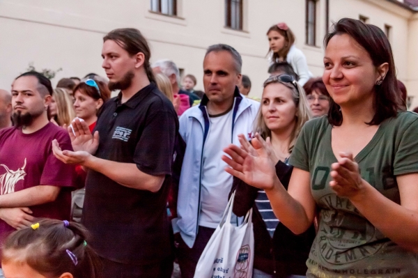 PERNŠTÝNSKÁ NOC - ZÁMEK VELKÉ NÁDVOŘÍ PERNŠTÝNSKÁ NOC - ZÁMEK VELKÉ NÁDVOŘÍ