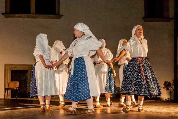PERNŠTÝNSKÁ NOC - ZÁMEK VNITŘNÍ NÁDVOŘÍ