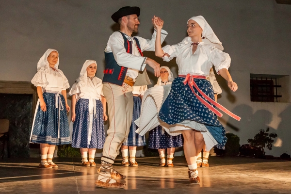 PERNŠTÝNSKÁ NOC - ZÁMEK VNITŘNÍ NÁDVOŘÍ