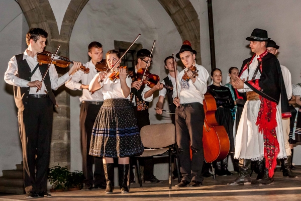 PERNŠTÝNSKÁ NOC - ZÁMEK VNITŘNÍ NÁDVOŘÍ