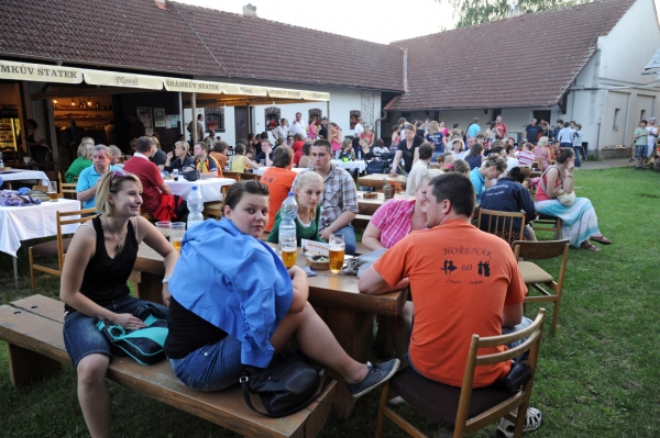 PŘIJĎTE POBEJT PŘIJĎTE POBEJT