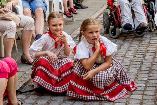 ROZMLOUVÁNÍ NA ZÁMKU