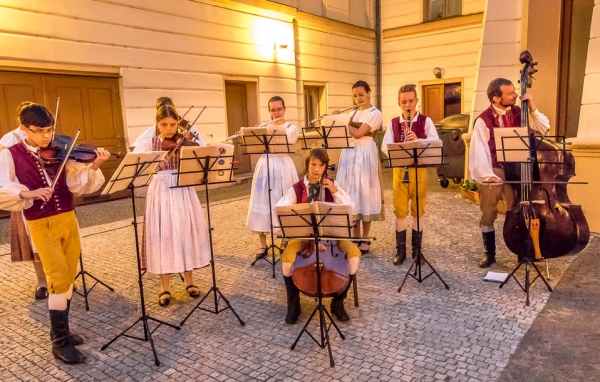 PERNŠTÝNSKÁ NOC PERNŠTÝNSKÁ NOC