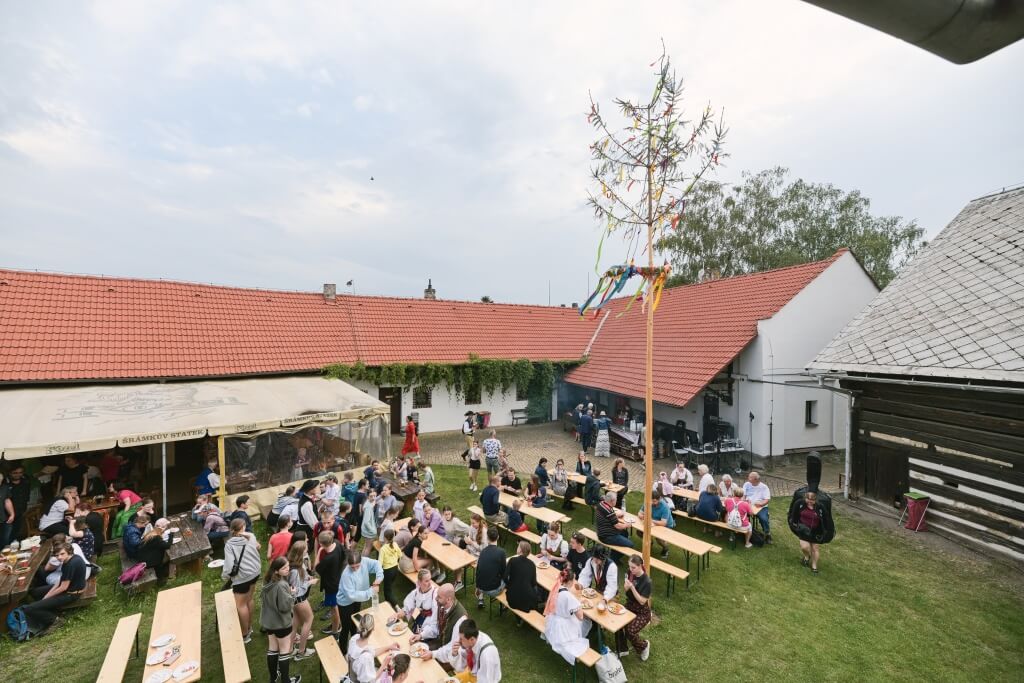 Přijďte pobejt aneb smyslů plný večer Přijďte pobejt aneb smyslů plný večer