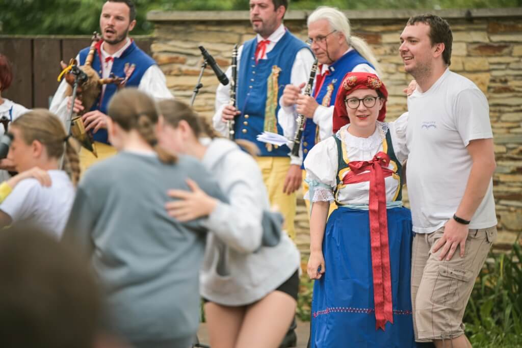 Přijďte pobejt aneb smyslů plný večer Přijďte pobejt aneb smyslů plný večer