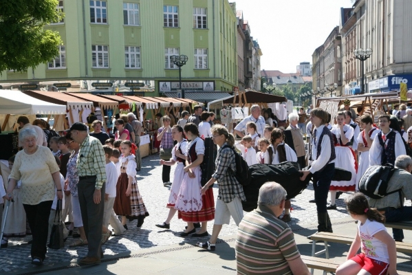 NA HRADECKÉM RYNKU