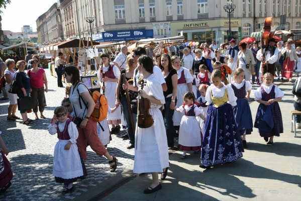 NA HRADECKÉM RYNKU