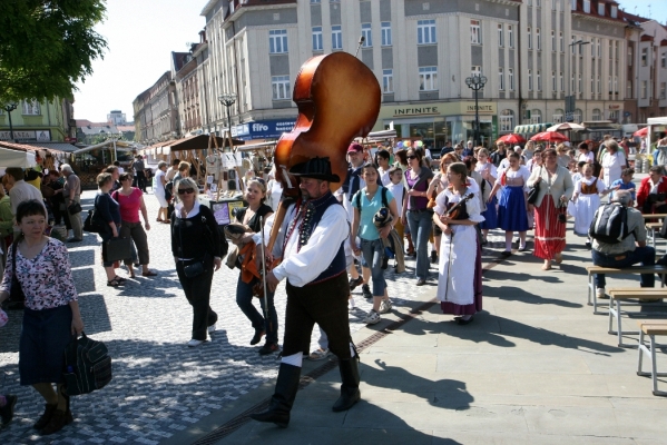 NA HRADECKÉM RYNKU