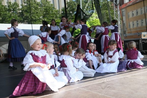 NA HRADECKÉM RYNKU NA HRADECKÉM RYNKU