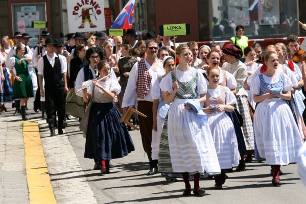 NA HRADECKÉM RYNKU NA HRADECKÉM RYNKU