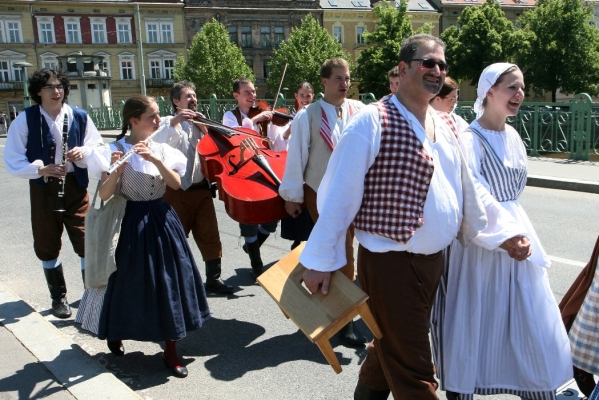 NA HRADECKÉM RYNKU