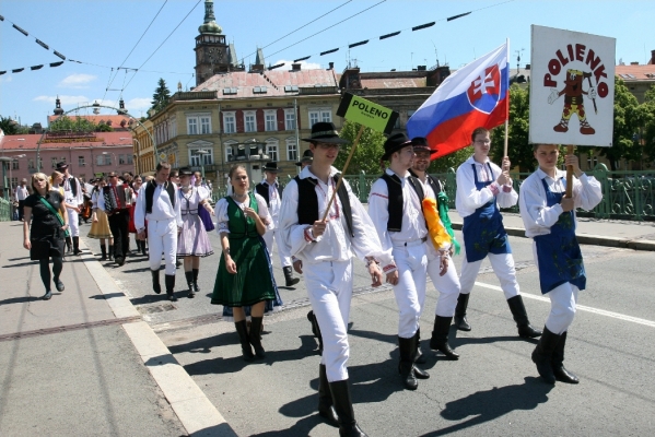 NA HRADECKÉM RYNKU