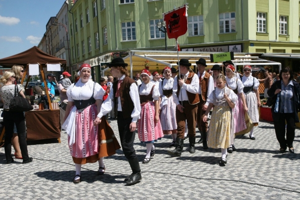 NA HRADECKÉM RYNKU