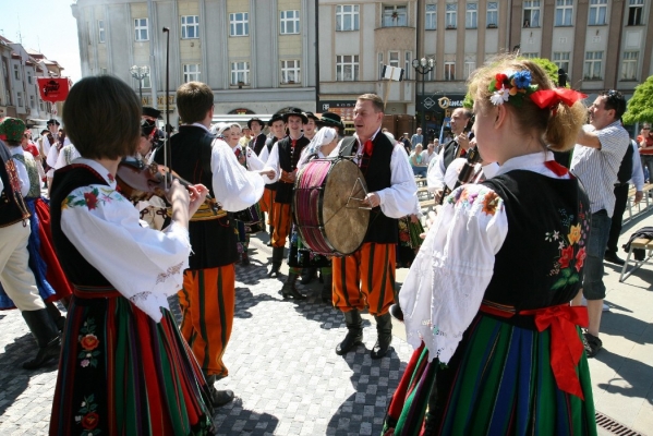 NA HRADECKÉM RYNKU