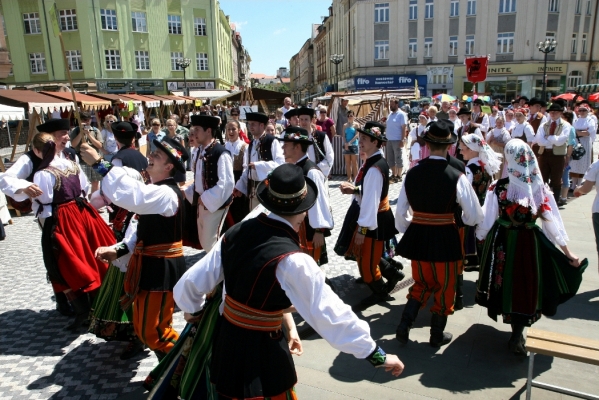 NA HRADECKÉM RYNKU