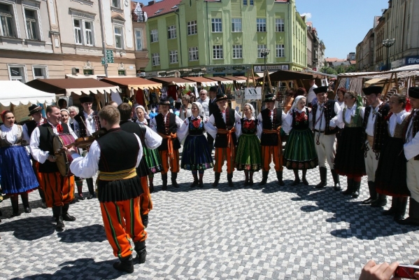 NA HRADECKÉM RYNKU