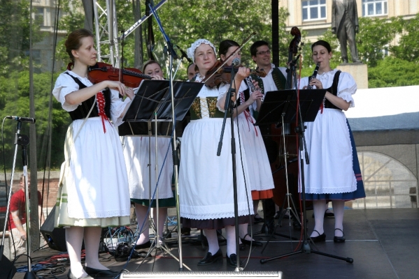 NA HRADECKÉM RYNKU NA HRADECKÉM RYNKU