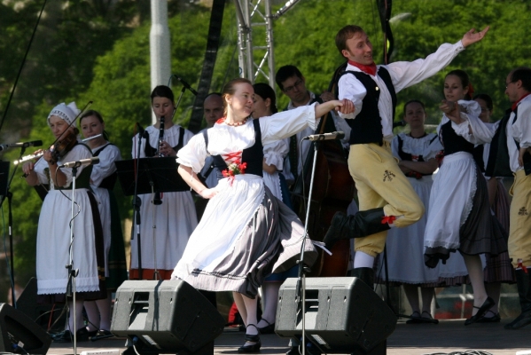 NA HRADECKÉM RYNKU