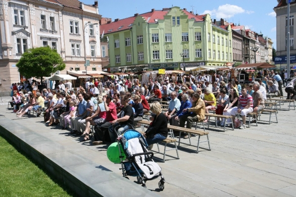 NA HRADECKÉM RYNKU