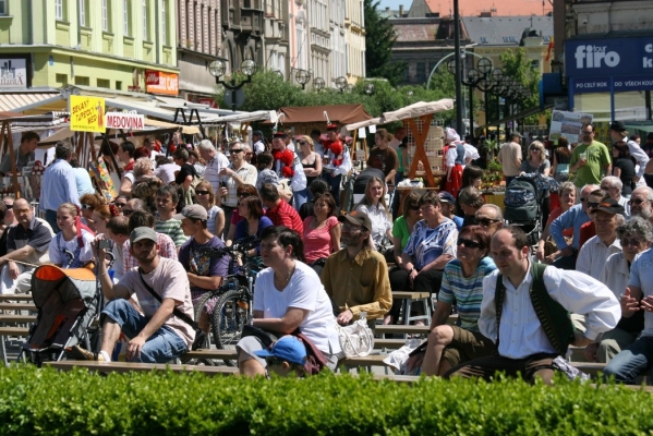 NA HRADECKÉM RYNKU NA HRADECKÉM RYNKU