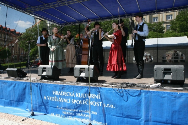 NA HRADECKÉM RYNKU NA HRADECKÉM RYNKU