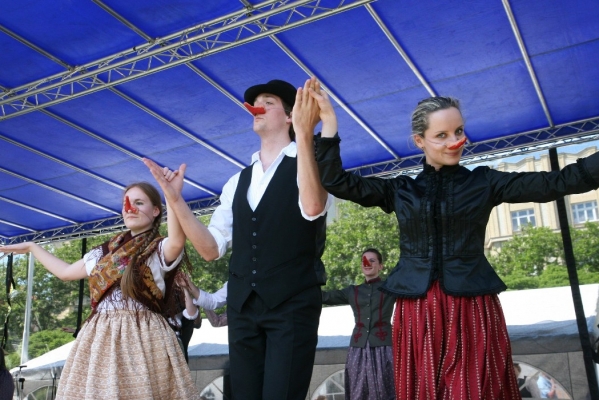 NA HRADECKÉM RYNKU NA HRADECKÉM RYNKU