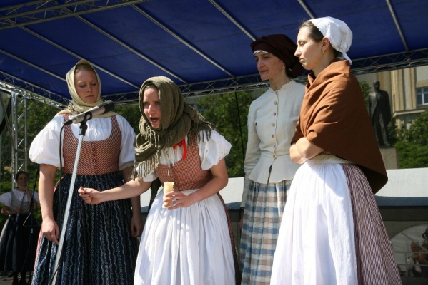 NA HRADECKÉM RYNKU NA HRADECKÉM RYNKU