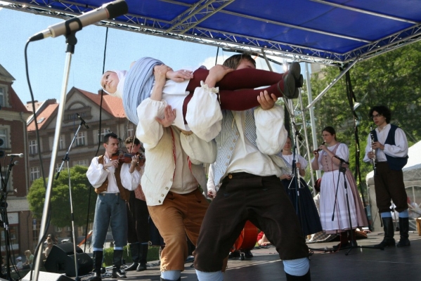 NA HRADECKÉM RYNKU NA HRADECKÉM RYNKU