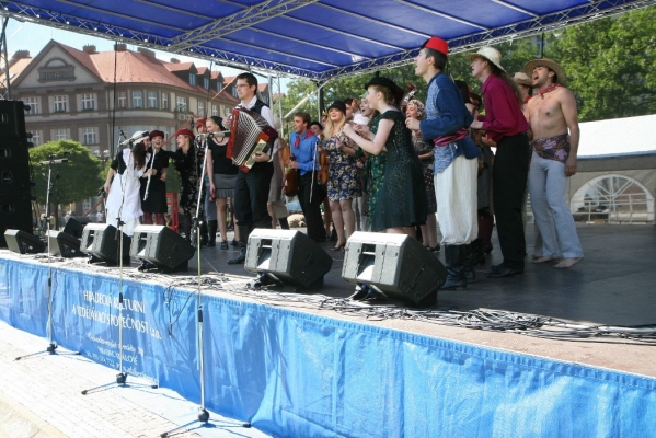 NA HRADECKÉM RYNKU NA HRADECKÉM RYNKU