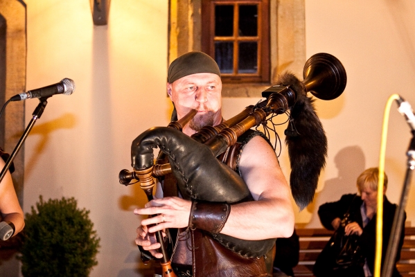 PERNŠTÝNSKÁ NOC PERNŠTÝNSKÁ NOC